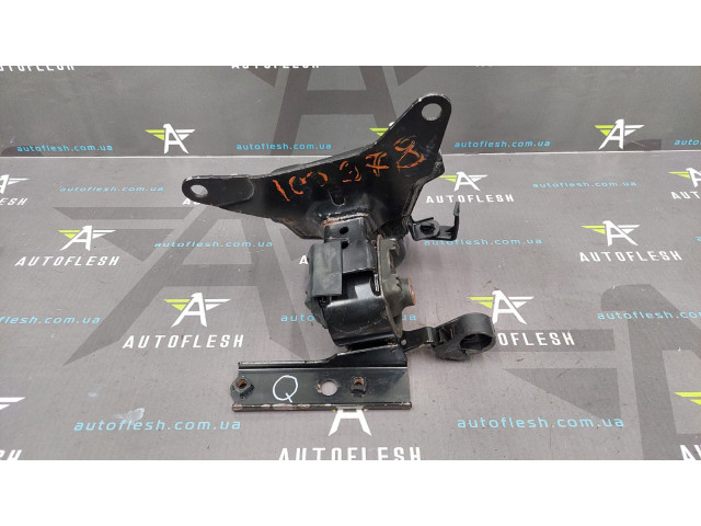Опора двигуна/ кріплення двигуна 123720M120 Toyota Yaris P13 бу